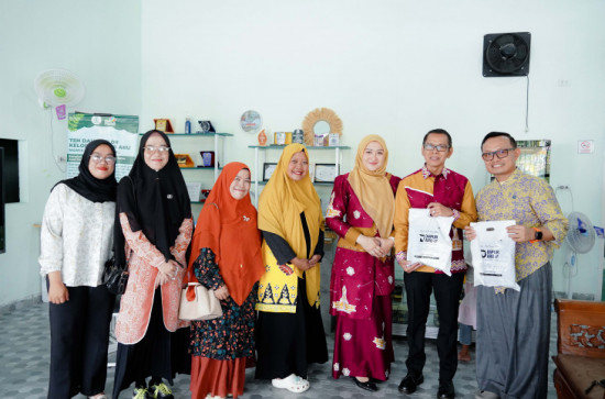 KUNJUNGAN DEKRANASDA KE SENTRAL BATIK